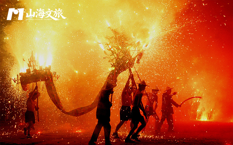 民俗摄影:摄影师在英歌舞现场拍摄