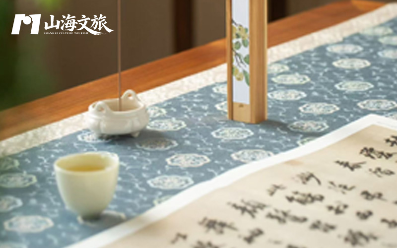 中老年康养:长者团队在景区慢行